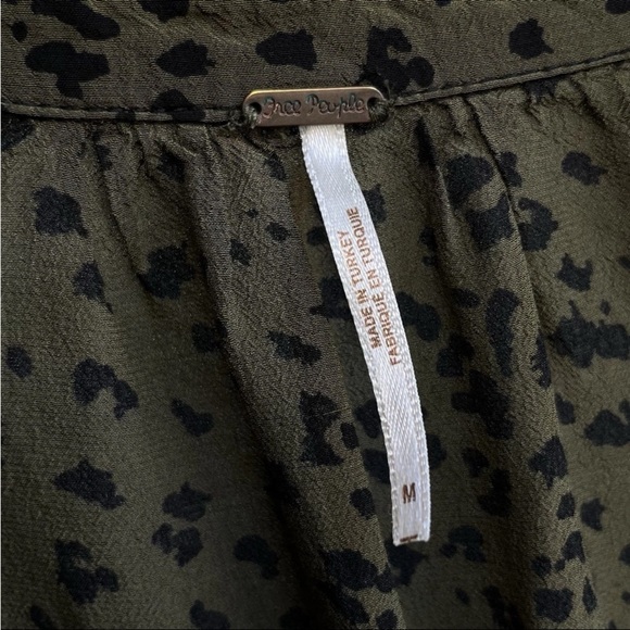 Free People Blouse Sz M Wishing Well Olive Green Spotted Animal Print Cropped - Picture 4 of 11